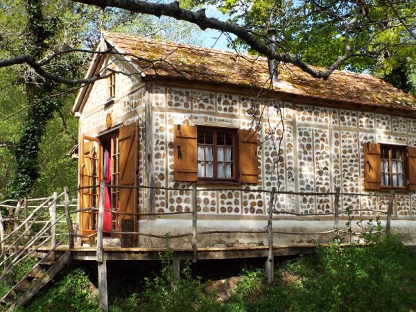Dordogne self catering cabin sleeping 4