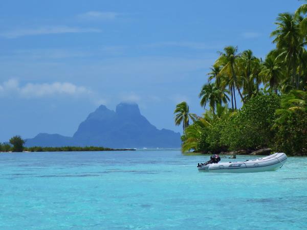 Bareboat sailing holiday in French Polynesia