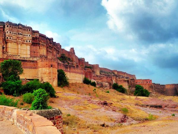 India backpacking tour