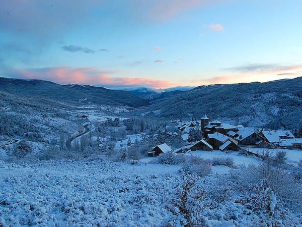 Guided snowshoeing holiday in the Pyrenees