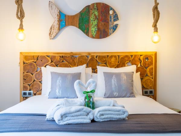 Lanzarote luxury villa & yurts, 10 rooms