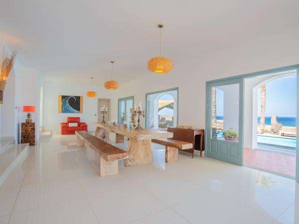 Lanzarote luxury villa & yurts, 10 rooms