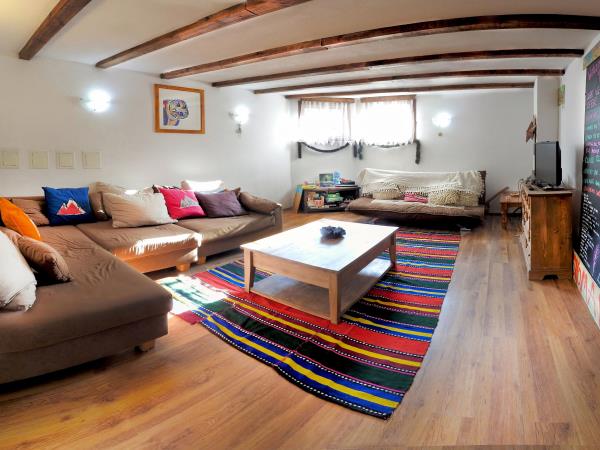 Ski chalet near Bansko, Bulgaria, sleeps 24