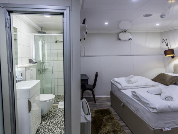 Zadar to Split cruise in Croatia, 6 days