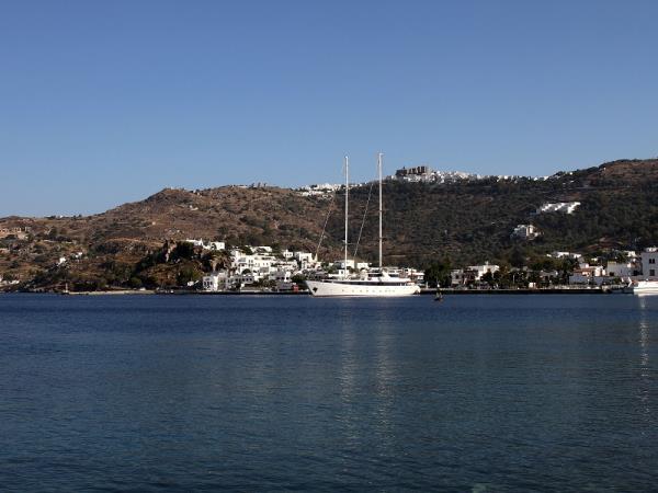 Island hopping cruise in Greece
