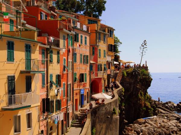 Cinque Terre walking holiday, Italy