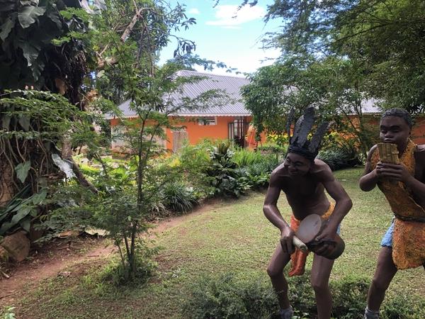 Uganda family holiday, wildlife and culture