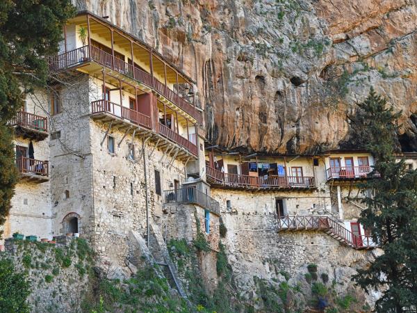 Peloponnese walking tour in Greece