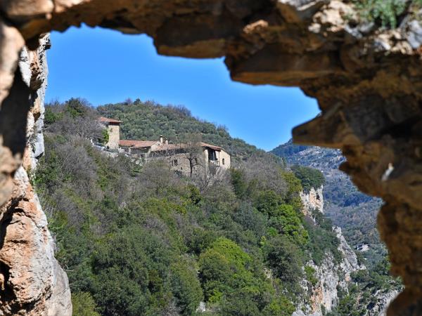 Peloponnese walking tour in Greece