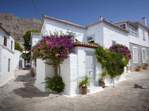 Saronic Gulf small group sailing holiday in Greece