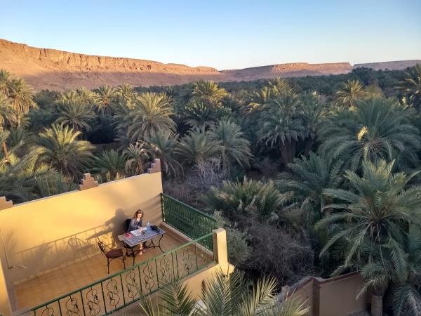 Painting holiday in Moroccan desert