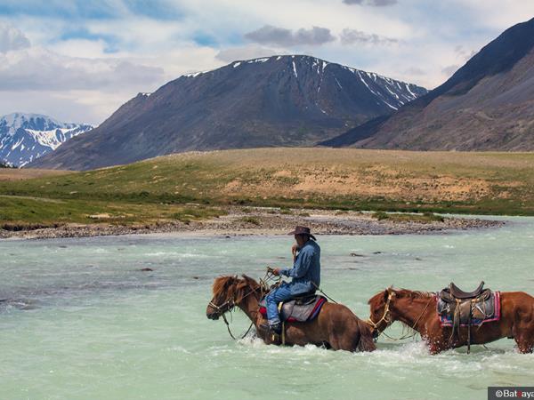 Eagle festival tour in Mongolia