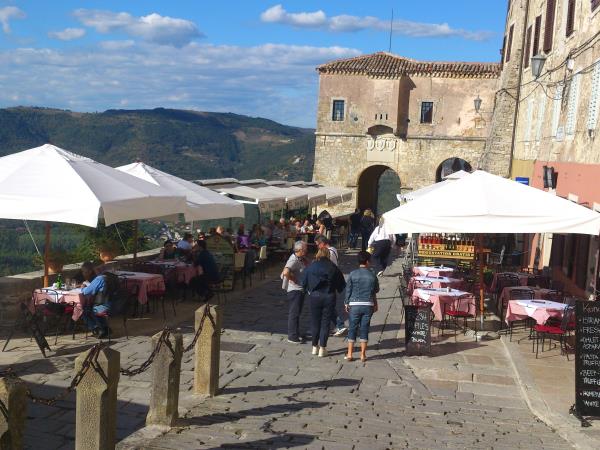 Croatia walking holiday, castles to coast