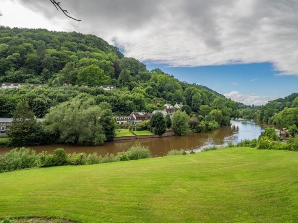 Offa's Dyke path walking holiday