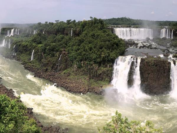 Brazil wildlife tour, jaguars and waterfalls