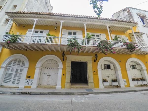 Colombia tailor made holiday, culture and coast