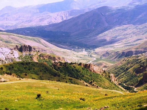 Armenia walking tour, one foot in Armenia