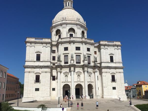 Online volunteering to support charities in Portugal