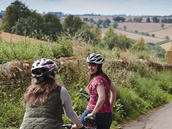 Electric bike cycling holiday in the Cotswolds