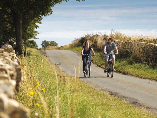 Electric bike cycling holiday in the Cotswolds