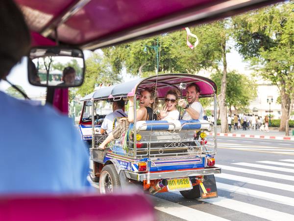 Small group tour in Thailand