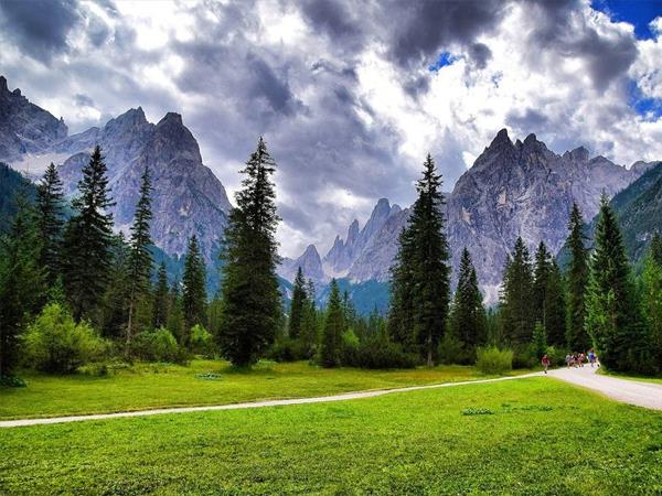 Dolomite valley cycling holiday in Italy