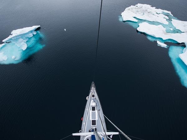 Svalbard sailing holiday