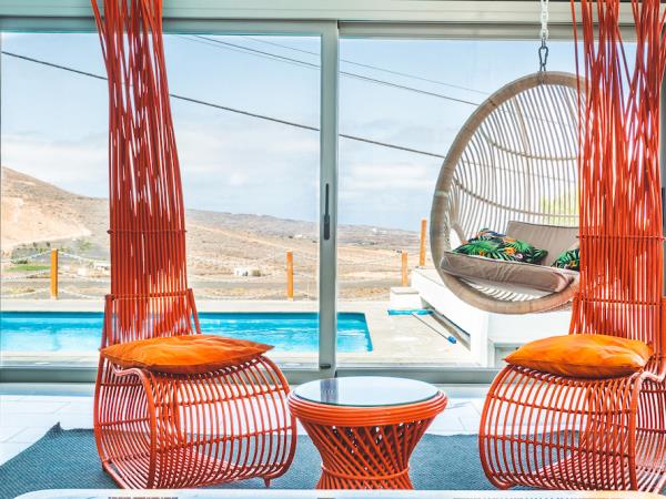 Lanzarote luxury villa with pool, sleeps 12