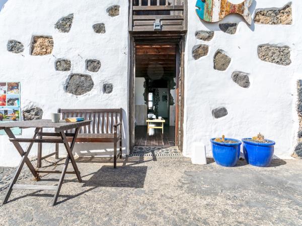 Lanzarote villa holiday, Fisherman's Cottage, Canary Islands