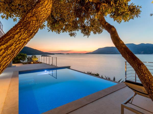 Croatia motor yacht cruising holiday