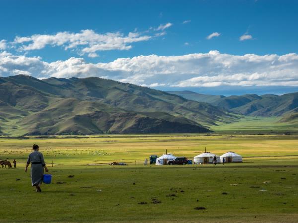 Mongolia tour, mountains & nomads