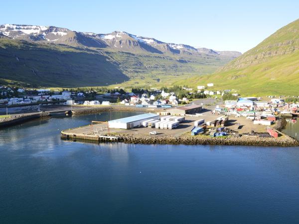 Flight free England to Iceland holiday