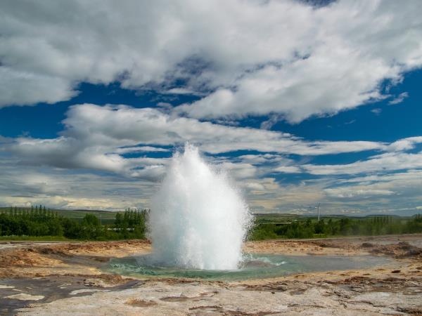 Flight free England to Iceland holiday