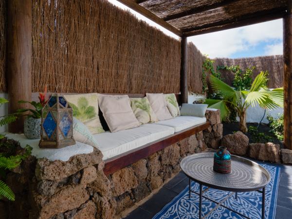 Lanzarote garden apartment, self catering for 2