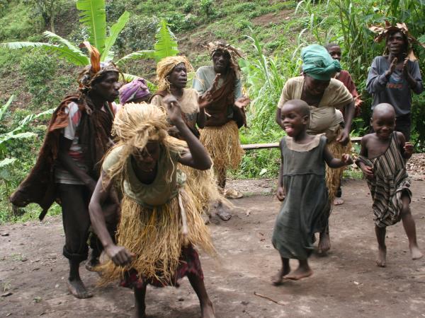 Uganda holiday, the Batwa & wildlife