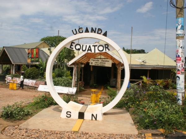 Uganda holiday, the Batwa & wildlife
