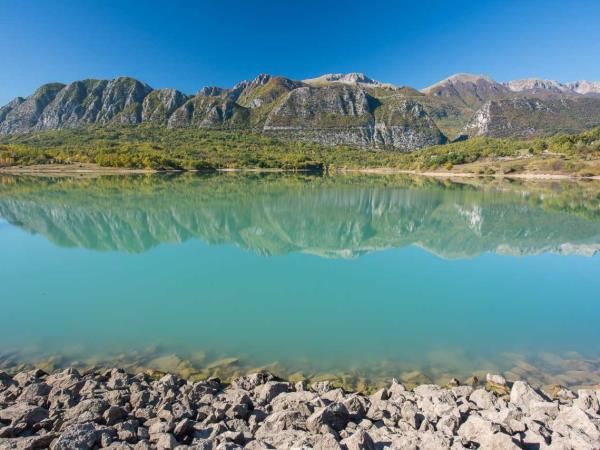 Italy rewilding holiday in the Apennines