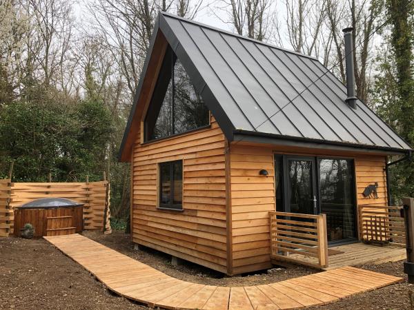 South Downs cabin with hot tub