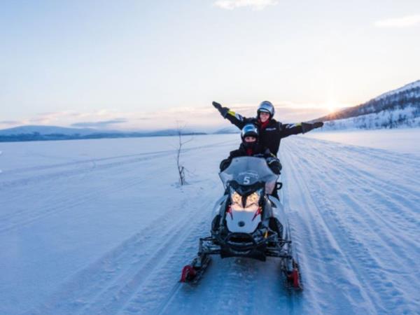 Northern Lights holiday, glass igloo stay