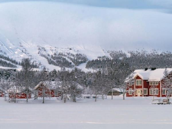 Lapland winter holiday, glass igloos and Northern Lights