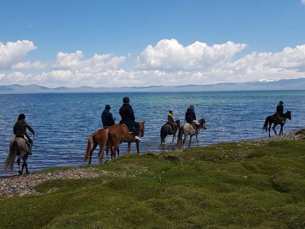 Kyrgyzstan Great Lakes nomad adventure