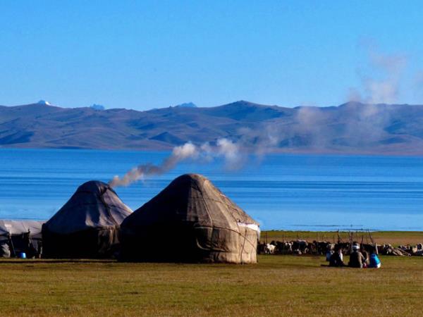 Kyrgyzstan Great Lakes nomad adventure