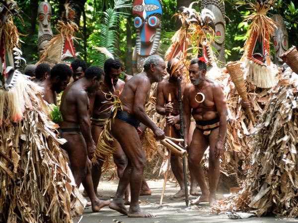 Melanesia cruise, history and wildlife cruise