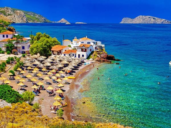 Small group sailing in Saronic Greek Islands