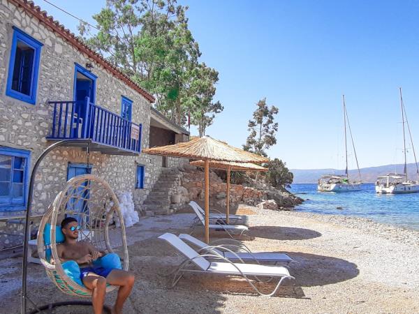 Small group sailing in Saronic Greek Islands