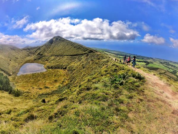 Hiking holiday in the Azores with thermal hotsprings
