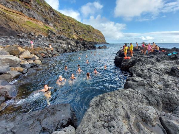 Hiking holiday in the Azores with thermal hotsprings