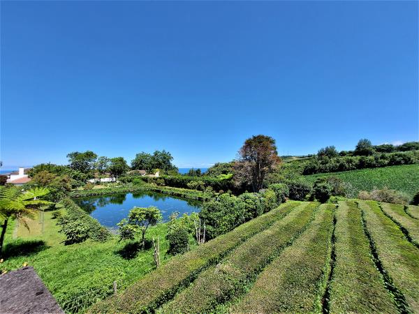 Hiking holiday in the Azores with thermal hotsprings