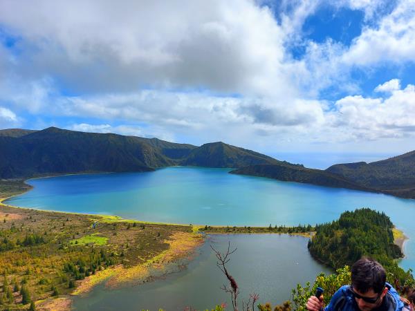 Hiking holiday in the Azores with thermal hotsprings