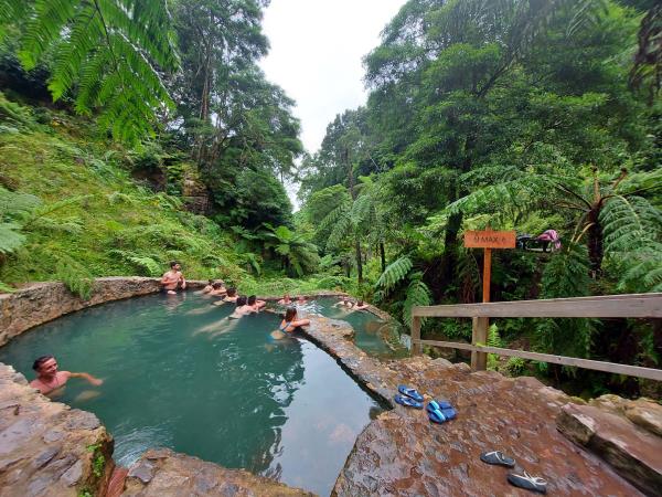 Hiking holiday in the Azores with thermal hotsprings